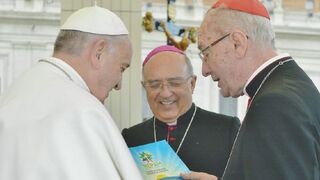 El cardenal Barreto (centro), con el Papa y el Cardenal Hummes