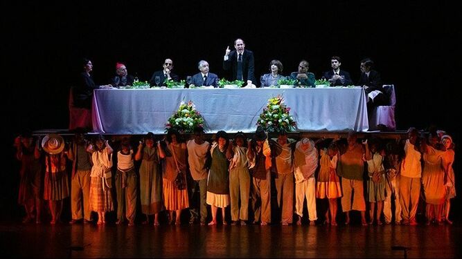 Develaciones, un canto a los cuatro vientos; escena de la mesa