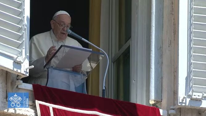 El Papa, en el balcón de su estudio