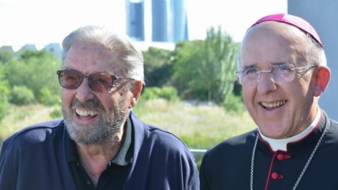 El P. Garralda con el cardenal Osoro