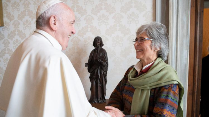 La presidente de la UMOFC con el Papa, ambos argentinos