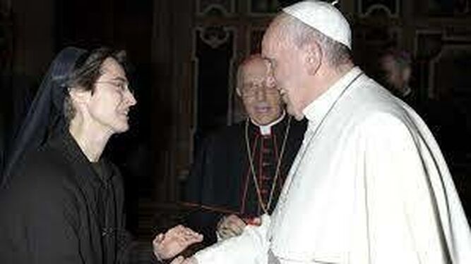 Raffaela Petrini, vicegobernadora del Estado vaticano, con Francisco
