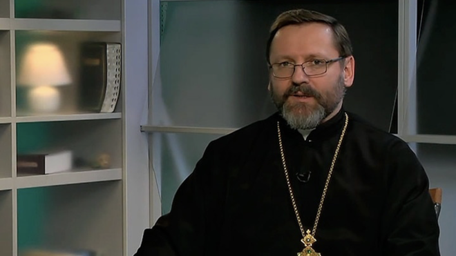 El arzobispo Shevchuk durante la emisión de su video diario