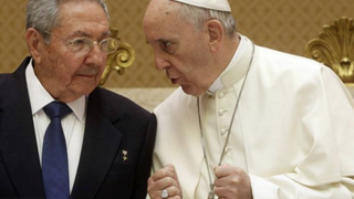 El Papa y Raúl Castro