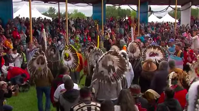 Danza tradicional de bienvenida al papa