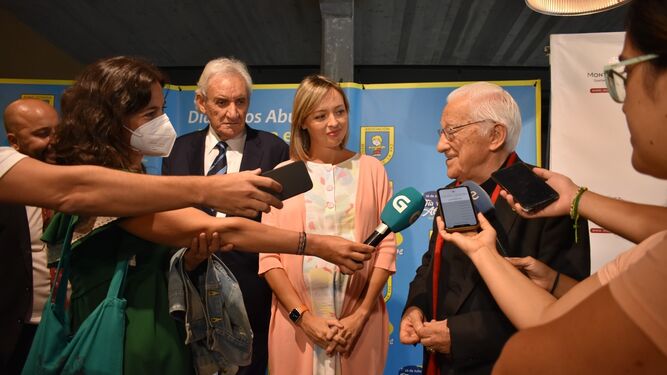 El padre Ángel, en la celebración del Día de los Abuelos en Compostela