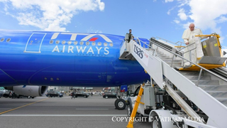 Francisco descendió del avión en Quebec