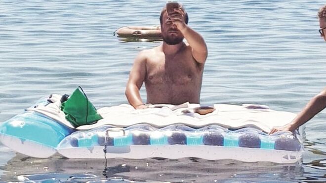 El cura que celebró misa en el mar