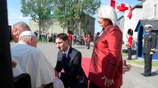 Mary Simon y Justin Trudeau reciben al Papa en la Ciudadela de Quebec