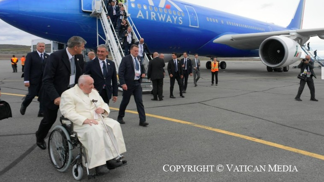 Ustedes están hechos para brillar juntos": el Papa se despide de Canadá y  ya está de regreso en Roma