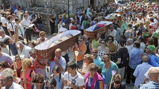 El párroco prohibe la tradicional procesión de ataúdes, con personas dentro, en As Neves