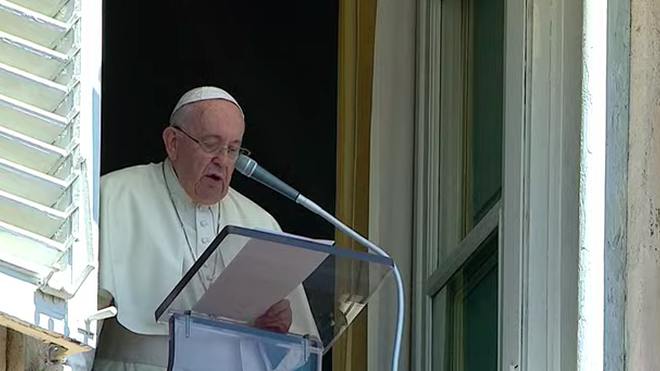 El Papa, durante el Angelus