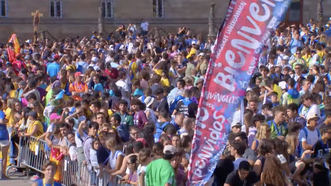 Jóvenes en la plaza del Obradoiro