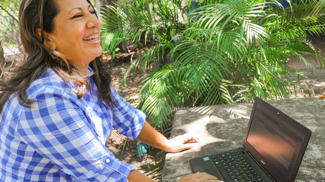 Una docente de El Salvador