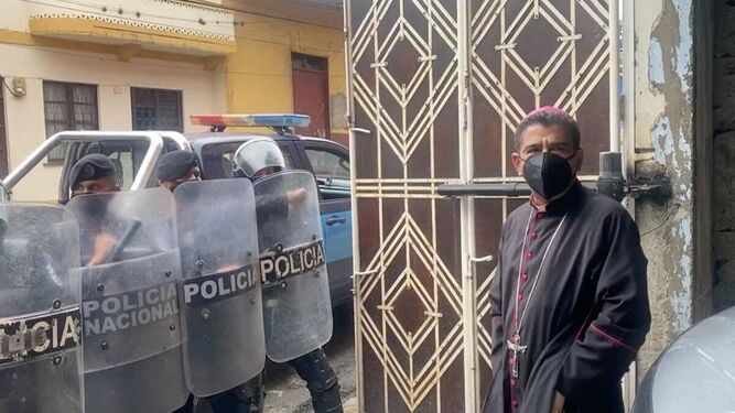 Rolando Álvarez: el obispo que, retenido en su casa hace frente al régimen de Ortega