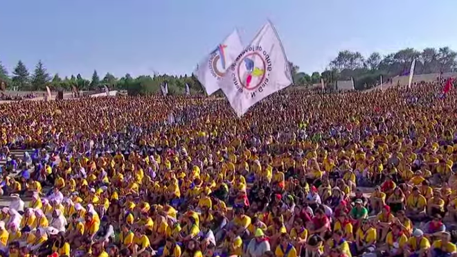 Miles de jóvenes en la misa del Monte do Gozo