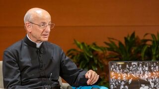 Fernando Ocáriz, en Barcelona, ya sin cruz pectoral