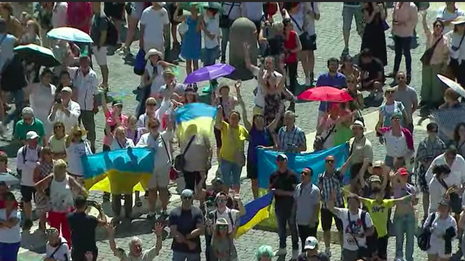Banderas ucranianas en el Vaticano