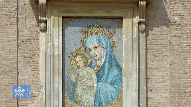 Icono de María en la plaza de San Pedro
