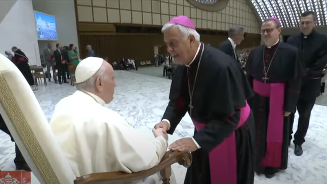 Bernardo Álvarez saluda al Papa