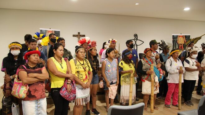 Indígenas brasileños en el lanzamiento del Informe
