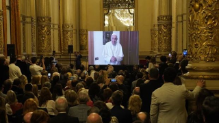 Acto en el Salón Dorado del Teatro Colón