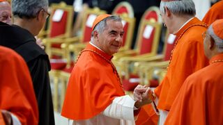 El cardenal Becciu, en el Consistorio de este sábado