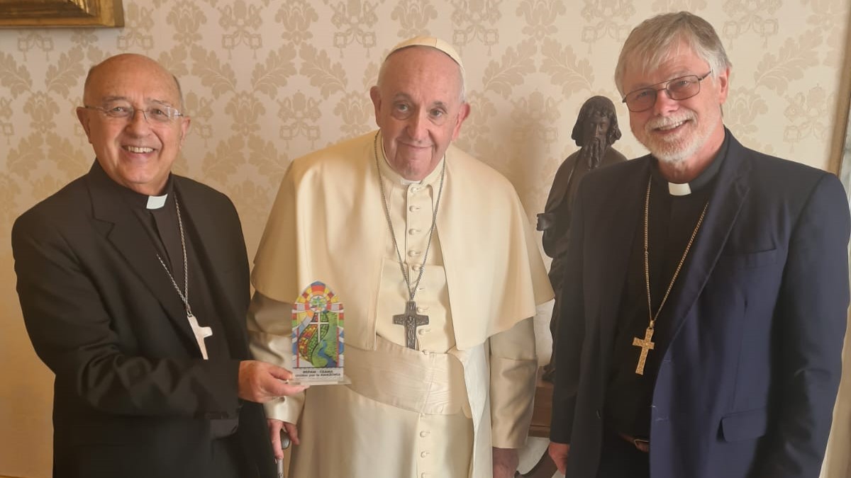 Papa Francisco con el cardenal Barreto y Mons. Coter