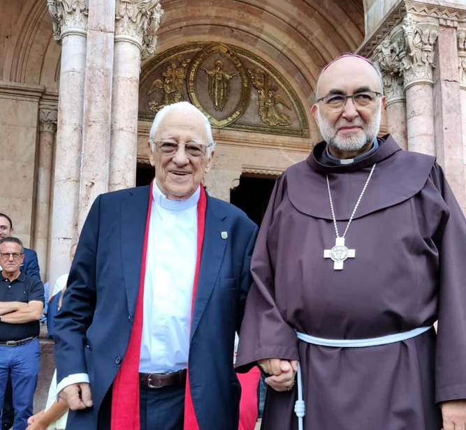 Sanz y el Padre Ángel