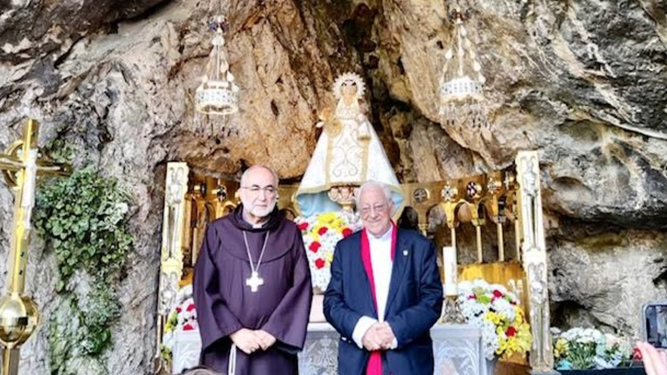 Sanz y el Padre Ángel