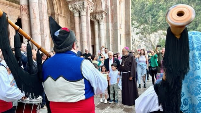 Sanz y el Padre Ángel