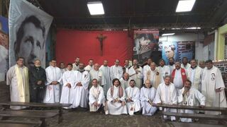 Curas villeros, con Cristina