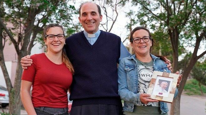 Candela Giarda, Padre Dabusti y Roxana Sosa