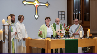 Monika Schmid durante la eucaristía