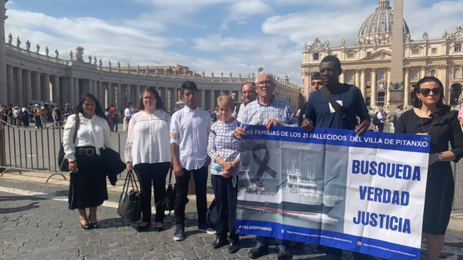Los familiares del pesquero, en el Vaticano