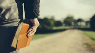 "Día tras día, al servicio de nuestro pueblo"