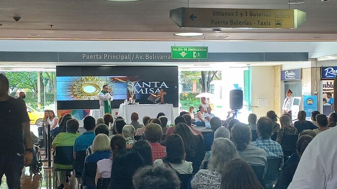 Misa en el centro comercial