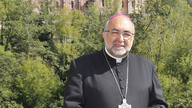 Monseñor Jesús Sanz, arzobispo de Oviedo