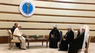 Francisco, con el metropolita Antonio en Kazajistán