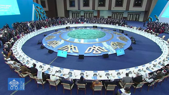 Mesa de líderes religiosos en Nur-Sultan
