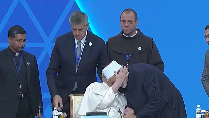 El gran imán de Al-Azhar saluda al Papa