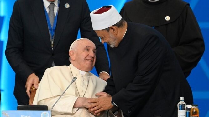 El imán de Al-Azhar saluda al Papa