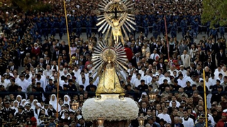 UImágenes sagradas de la procesión