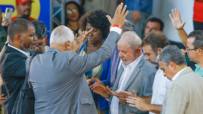 Lula es bendecido por pastores evangélicos