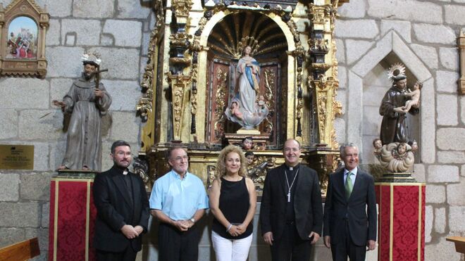 Retablo restaurado de la Virgen del Rosario
