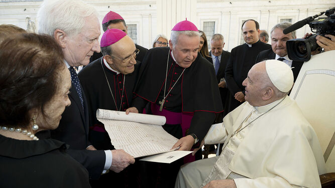 La delegación de la Fundación VIII Centenario con el Papa Francisco
