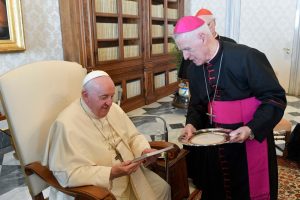 Papa-Francisco-con-arzobispo-de-Aparecida