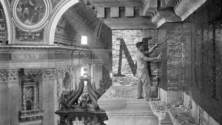Artesanos trabajando en la Basílica