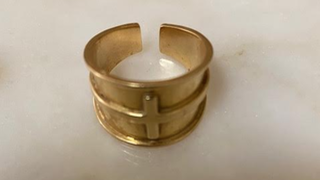 El anillo de monseñor Ceballos