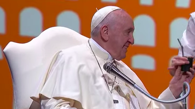 Francisco tomando mate